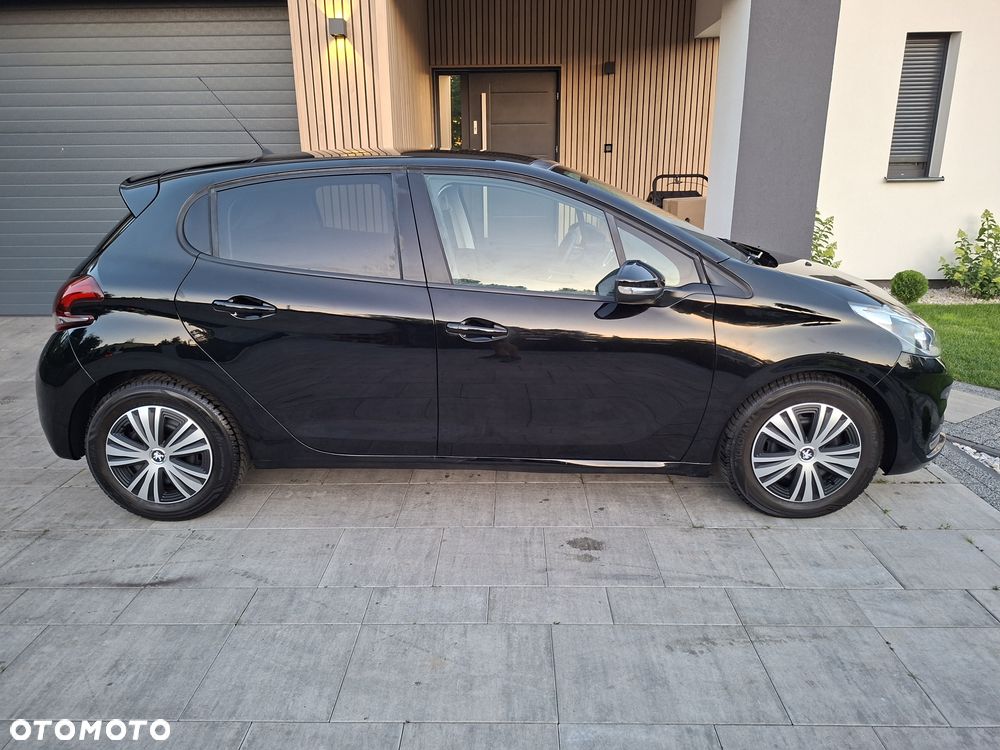 Peugeot 208 - 5
