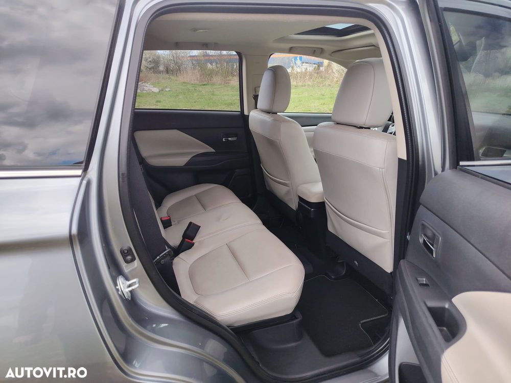 Mitsubishi Outlander 2.0 4WD Plus - 19