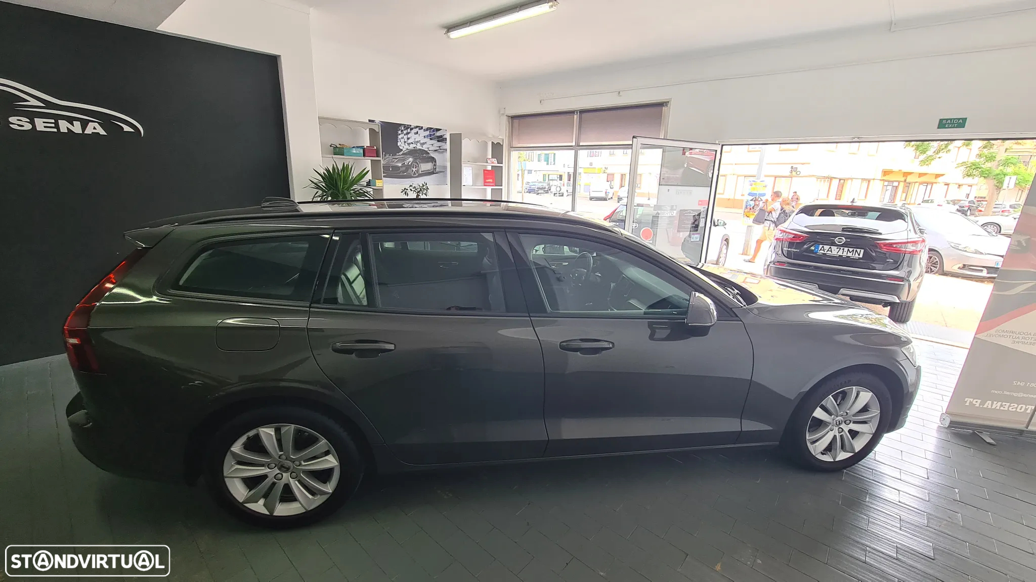 Volvo V60 2.0 D3 Momentum - 4