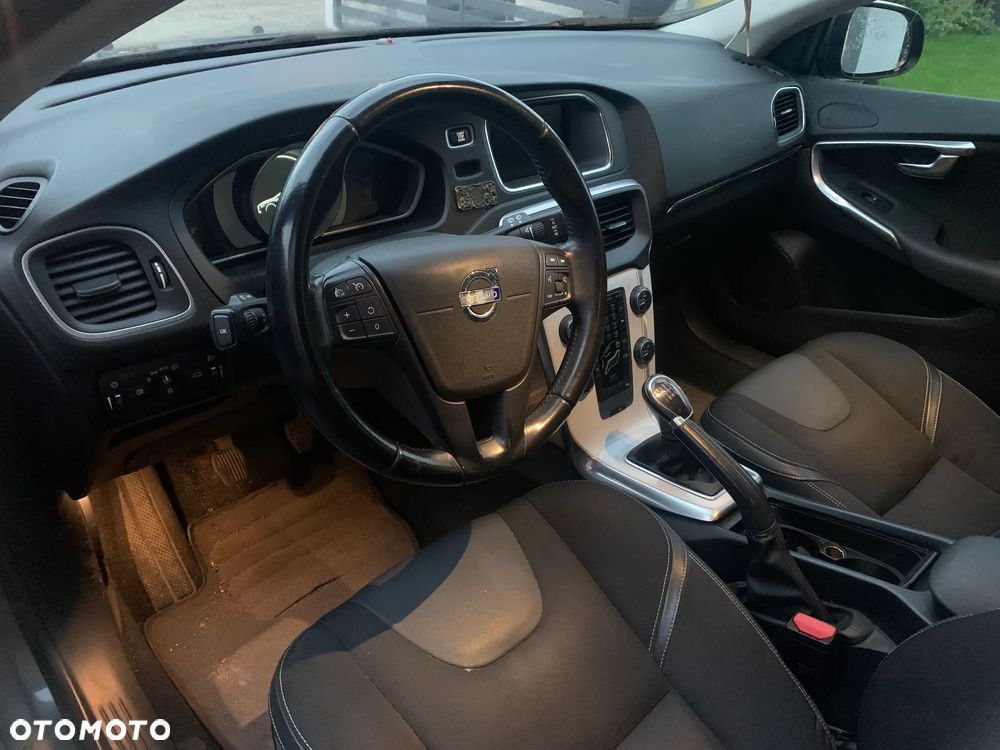 Volvo V40 D2 Momentum - 16