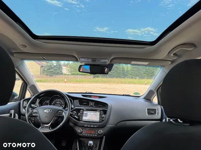 Kia Ceed 1.6 CRDi 128 ISG SW Platinum Edition - 4