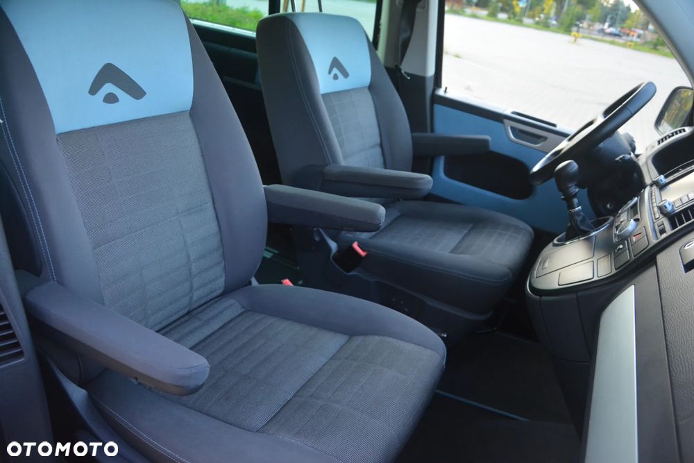 Volkswagen Multivan - 23