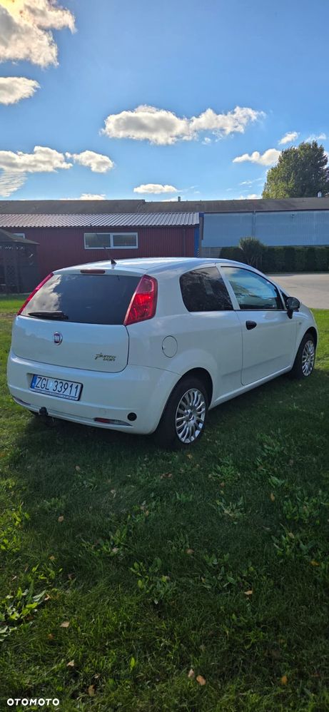 Fiat Punto 2012 photo 2