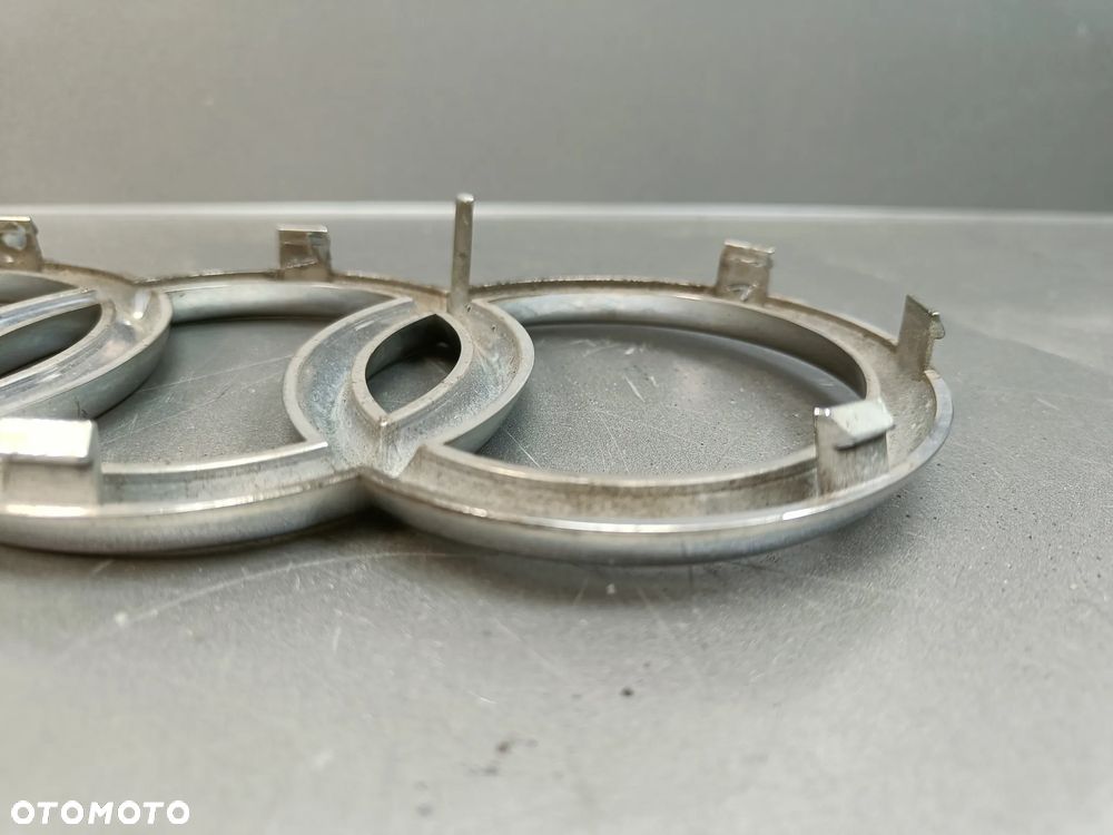 Znaczek Logo Grilla Audi Q5 8R Emblemat 8R0853651 - 8
