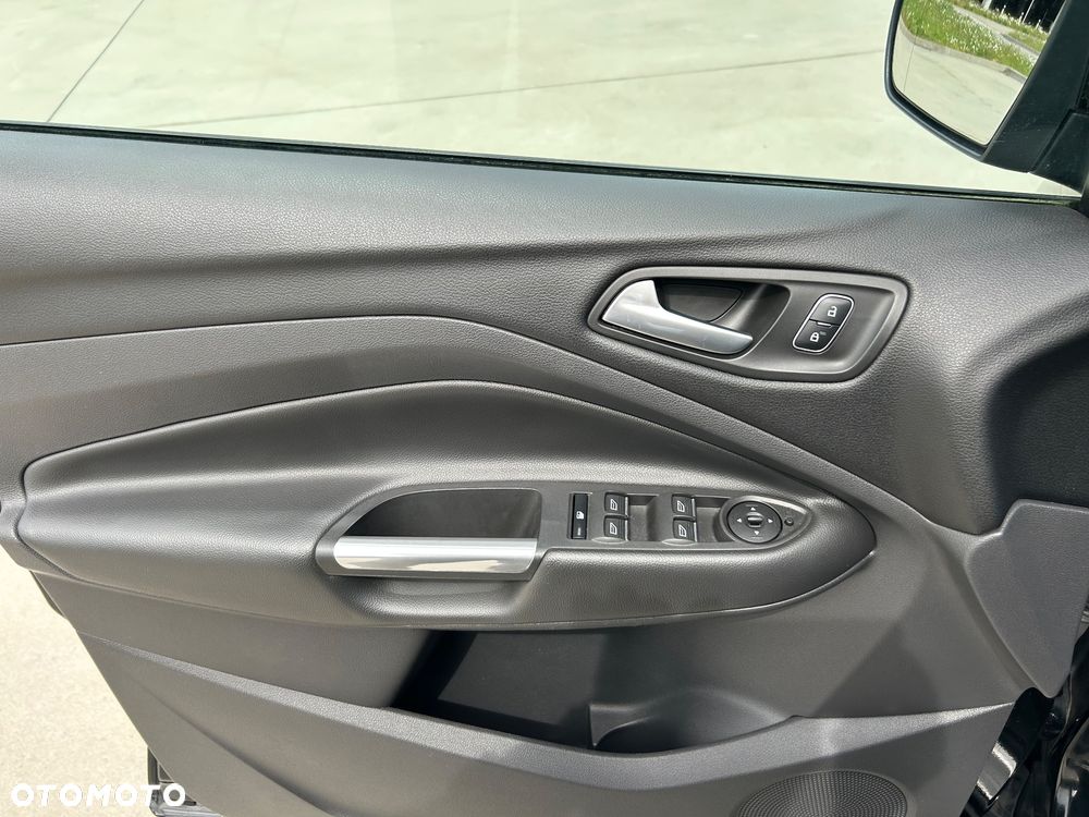 Ford Kuga 1.5 EcoBoost 2x4 ST-Line - 16