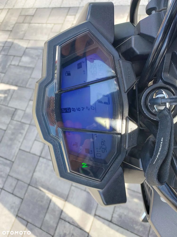 Yamaha MT - 8