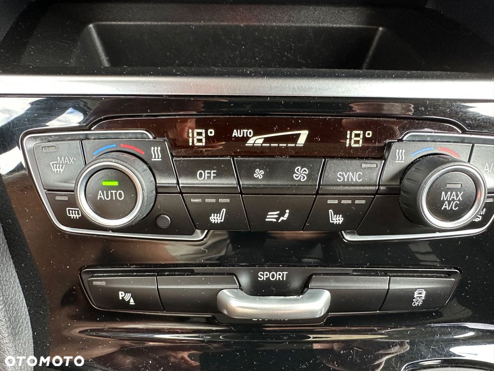 BMW Seria 2 218d - 11