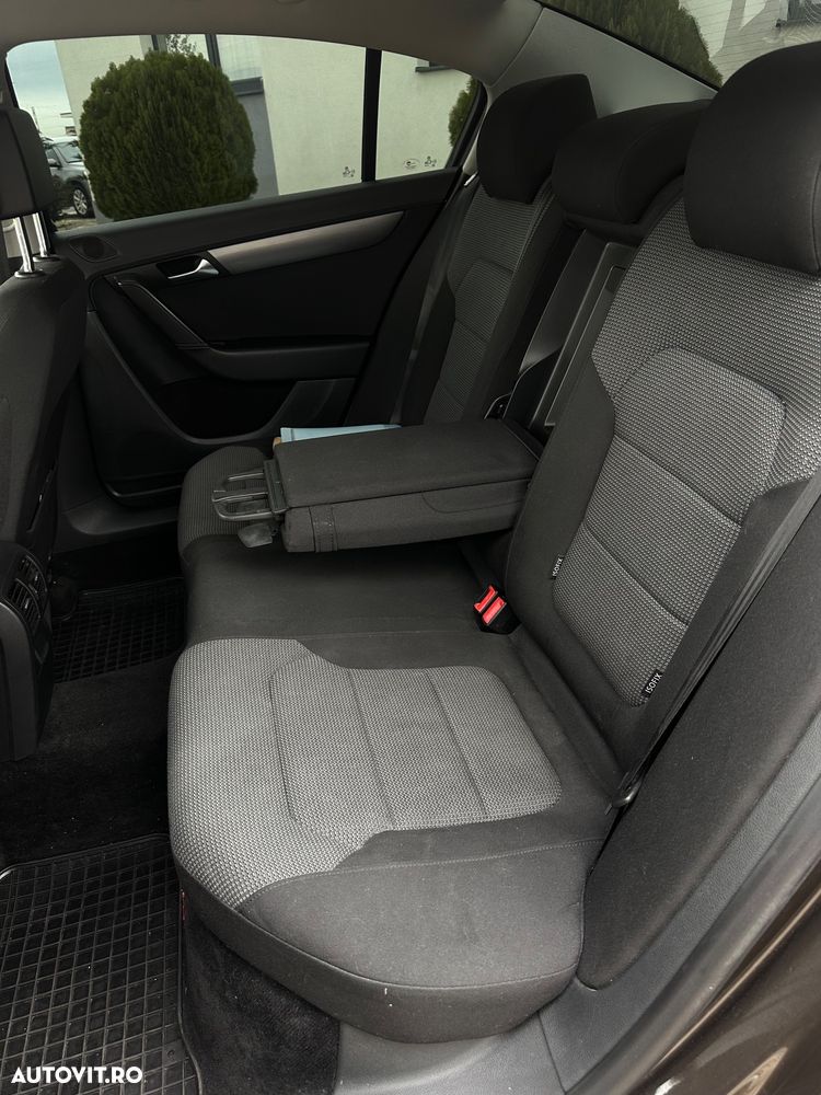 Volkswagen Passat 2.0 TDI BlueMotion Technology DSG Comfortline - 12