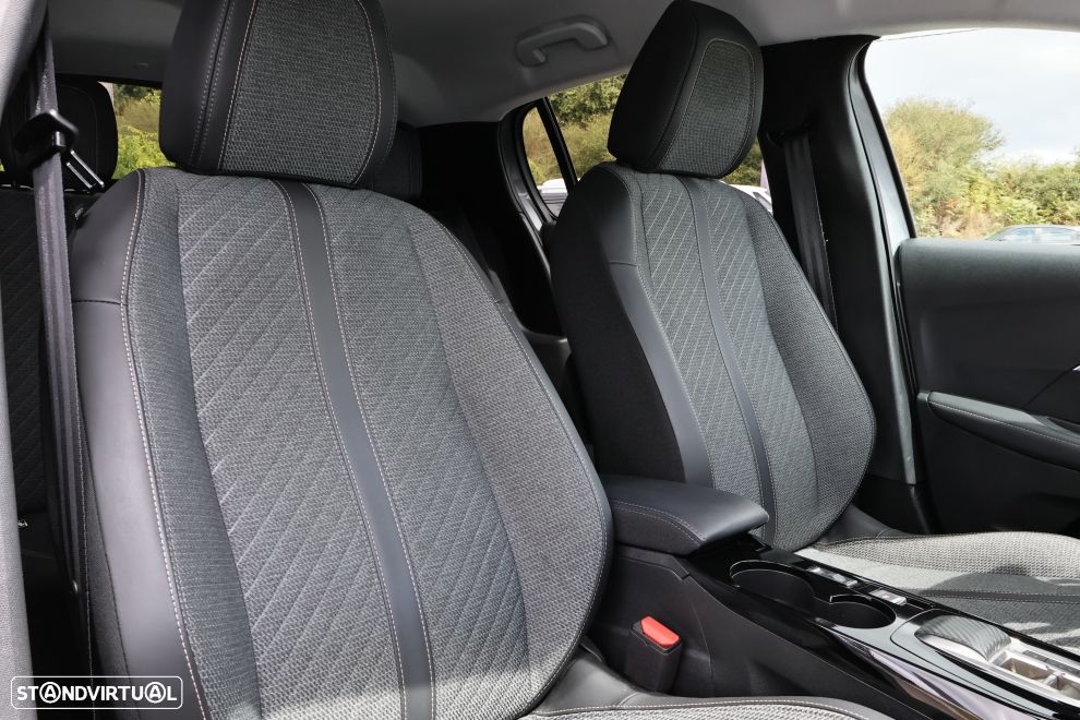 Peugeot 208 1.2 Hybrid Allure e-DCS6 - 11