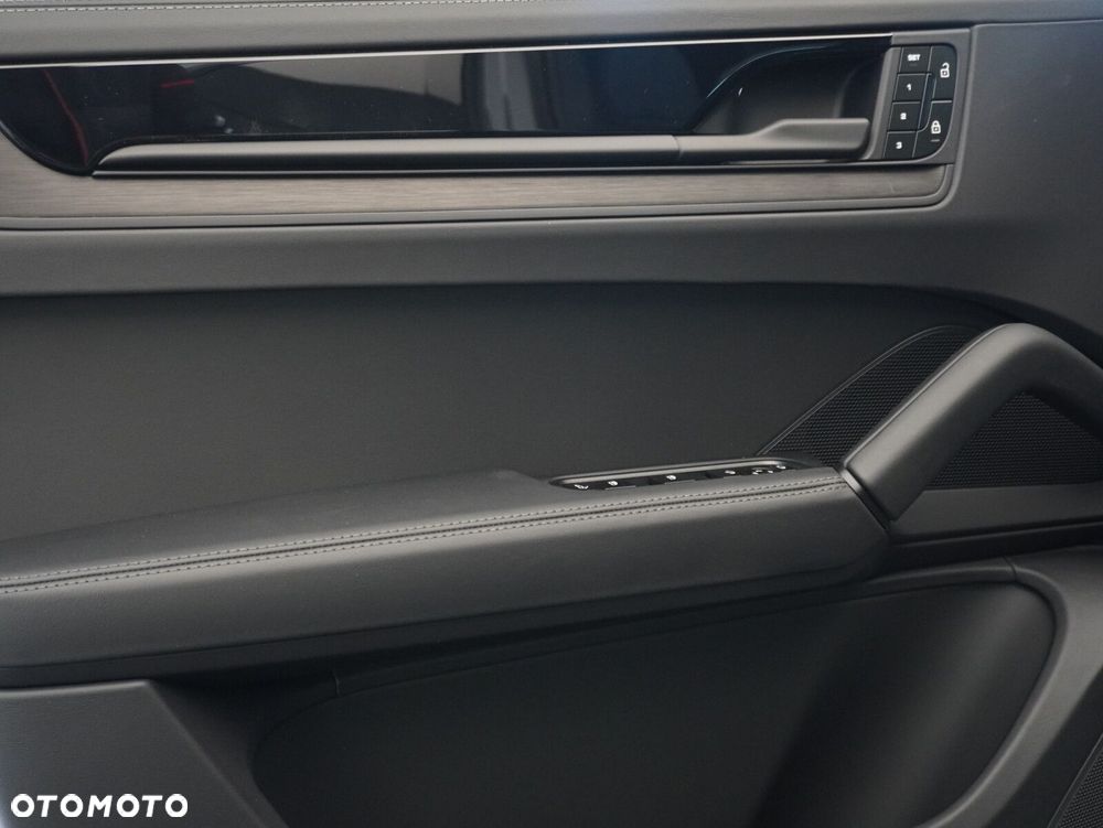 Porsche Cayenne S E-Hybrid PHEV Black Edition - 24