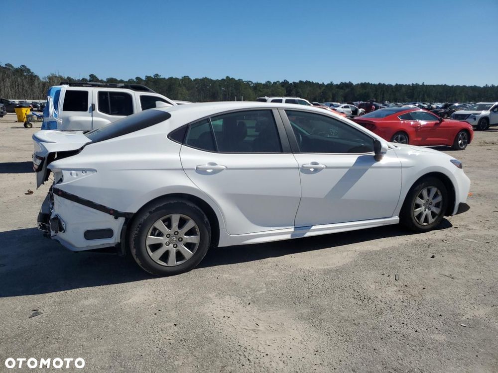 Toyota Camry - 4