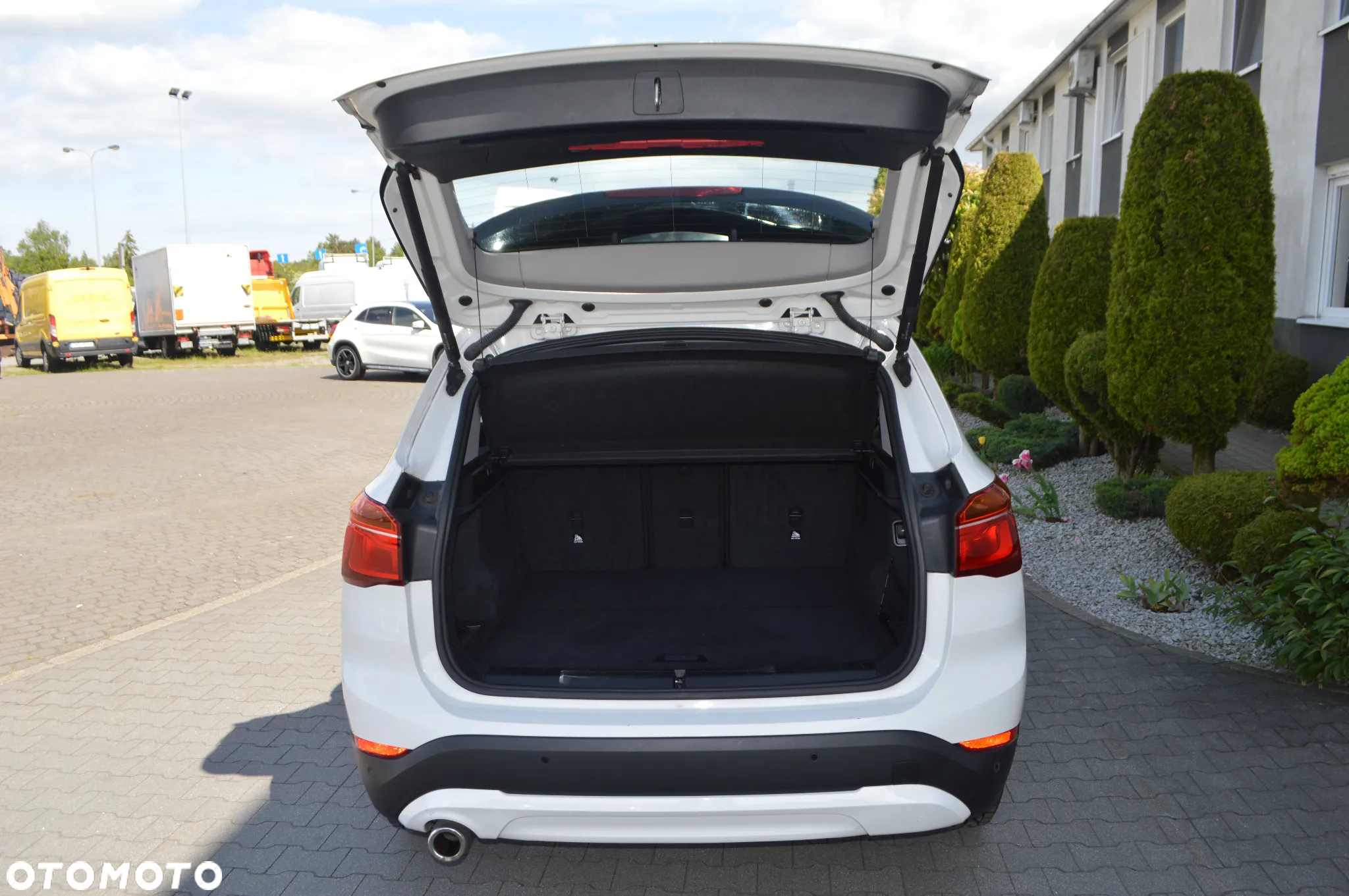 BMW X1 sDrive18i - 11