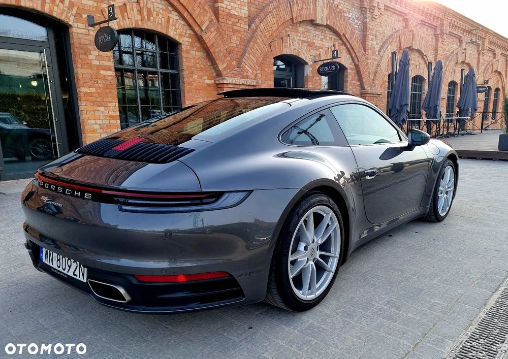 Porsche 911 Carrera - 6