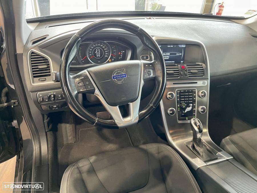 Volvo XC 60 2.0 D4 Momentum Geartronic - 11