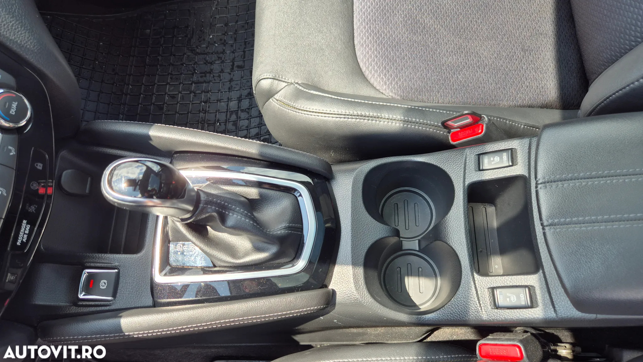 Nissan Qashqai 1.6 DCI Xtronic TEKNA - 11
