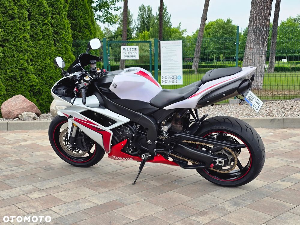 Yamaha R1 - 10
