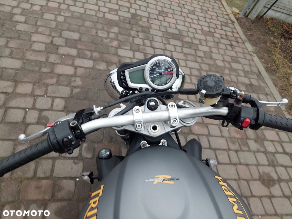 Triumph Street Triple - 9