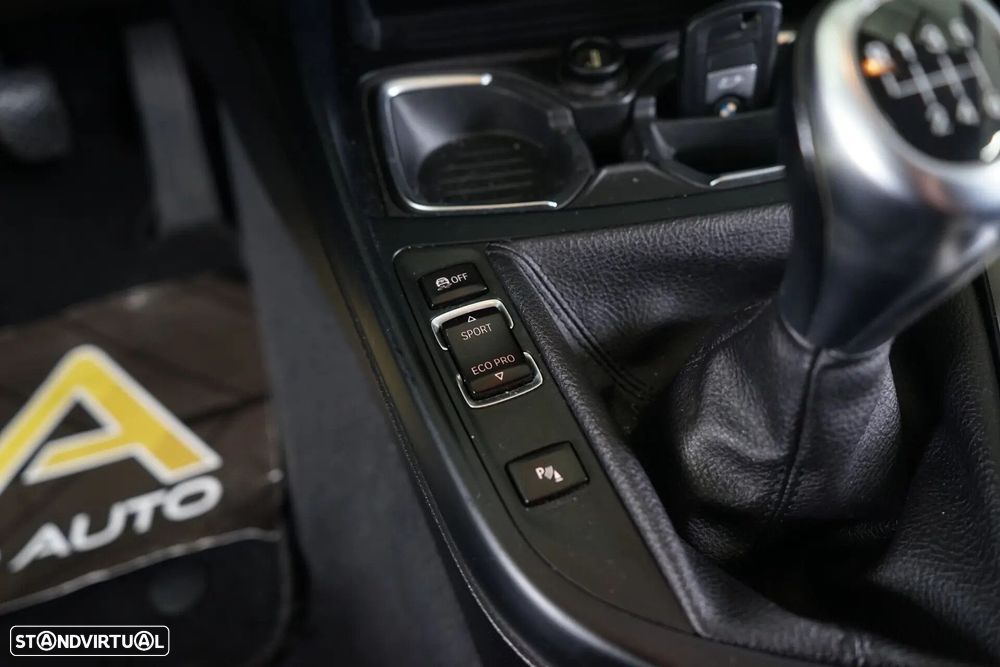 BMW 116 d Line Urban - 29