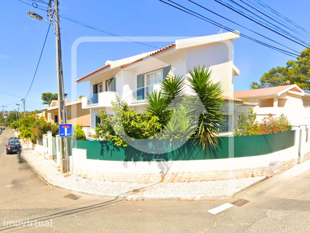 Moradia T4 Isolada com Piscina e Garagem no Estoril | IMÓVEL DA BANCA - Grande imagem: 3/23