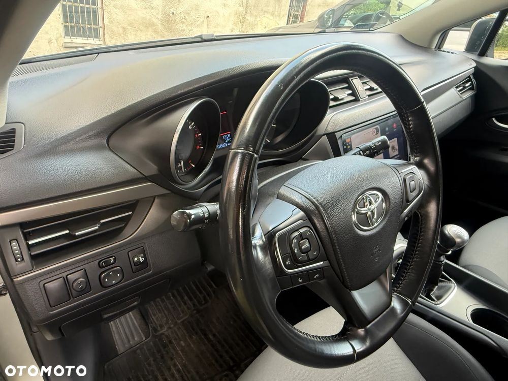 Toyota Avensis - 9