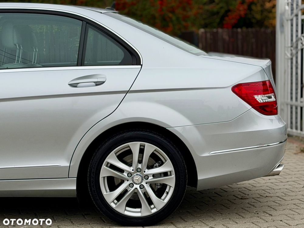 Mercedes-Benz Klasa C 200 T Avantgarde Edition - 24