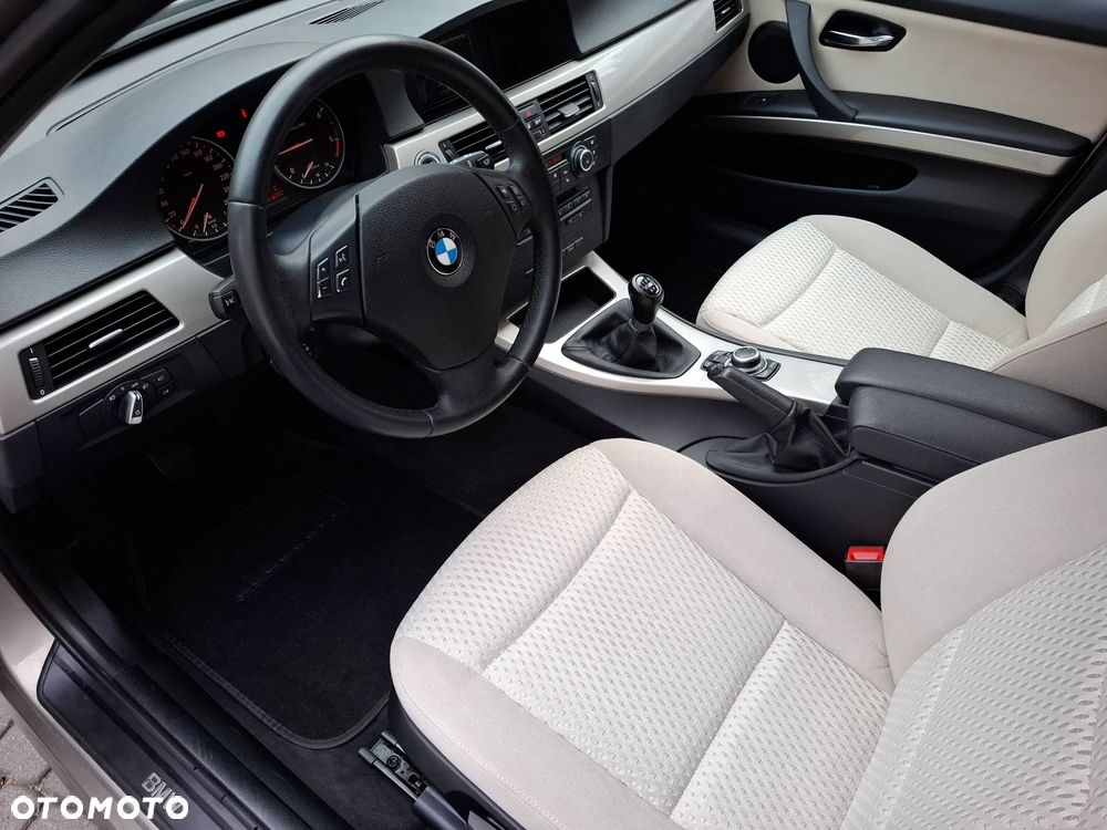 BMW Seria 3 318d DPF Edition Exclusive - 11