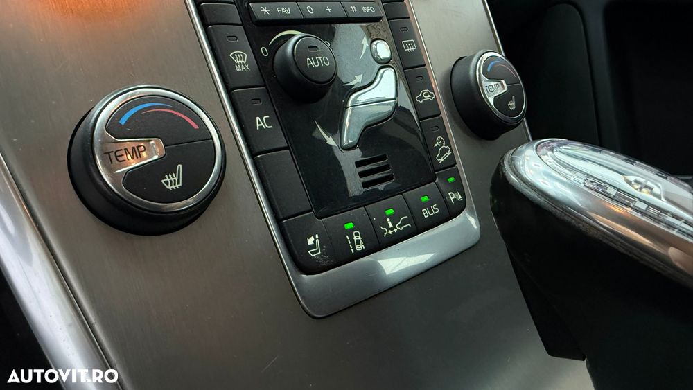 Volvo XC 60 D5 AWD Aut. Summum - 21