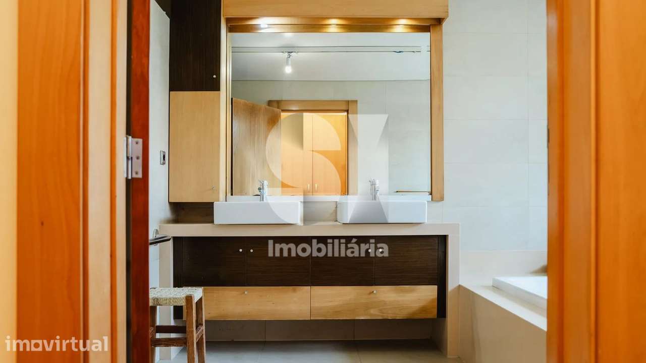Moradia T4 com Piscina Coberta, Jardim e Terreno em Coimbra - Grande imagem: 5/14