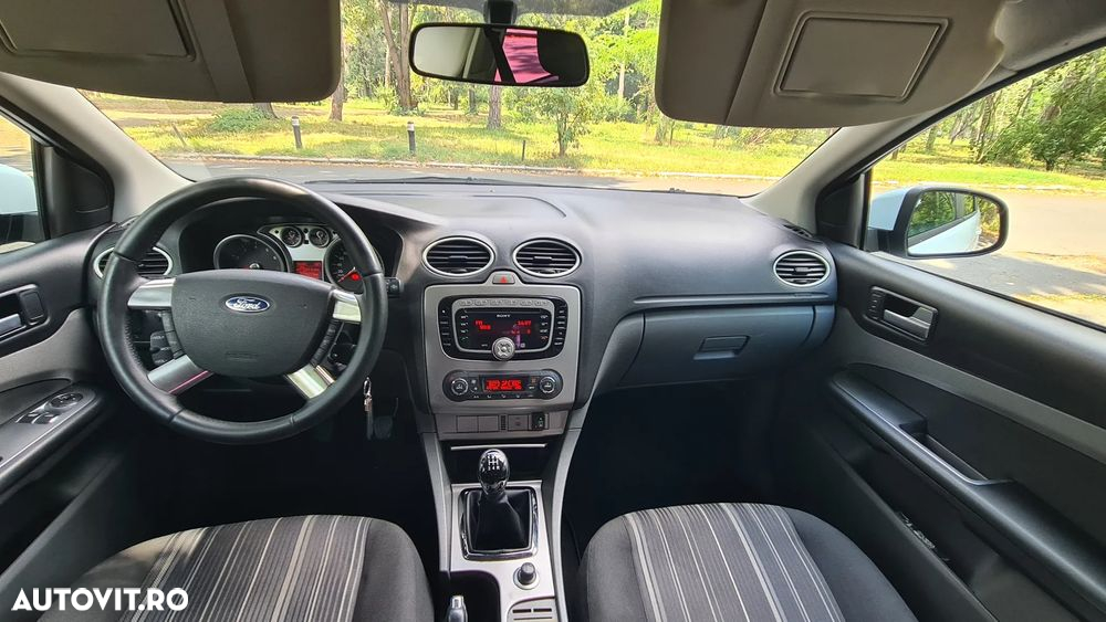 Ford Focus 1.6 Ti-VCT Titanium - 17
