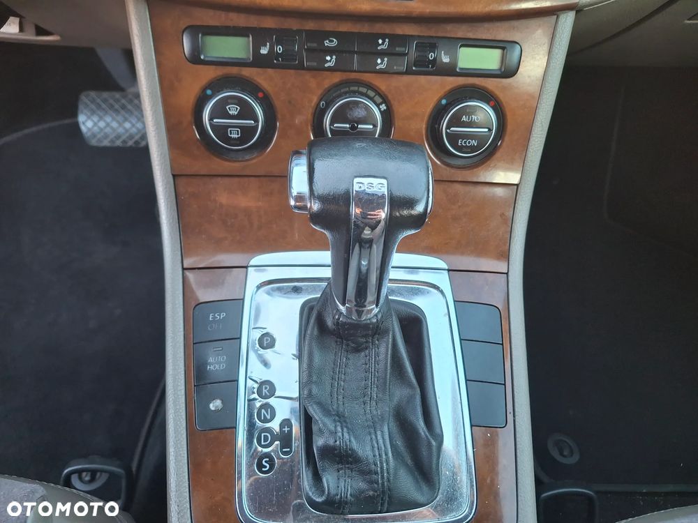 Volkswagen Passat - 16