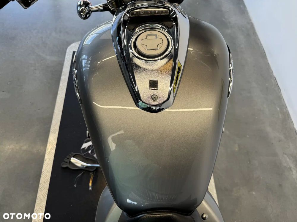 Suzuki Intruder - 29