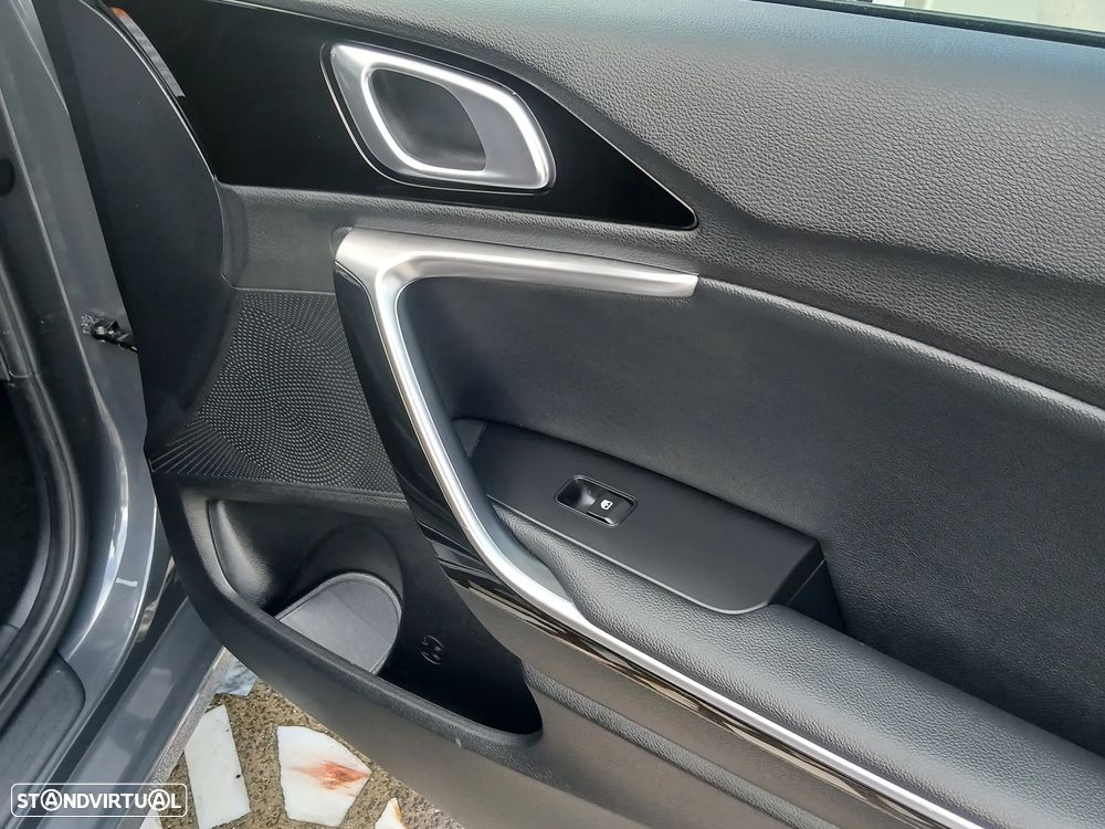 Kia Ceed SW 1.6 CRDi MHEV Dynamic - 27