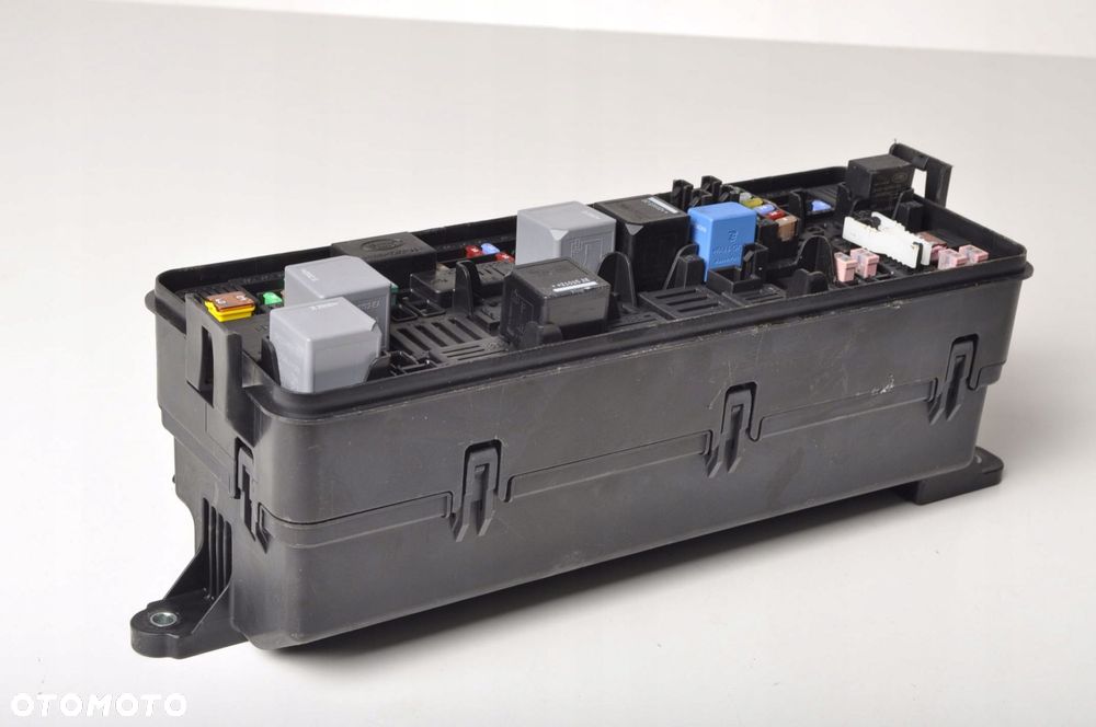 LAND ROVER DISCOVERY L462 3.0 SKRZYNKA BEZPIECZNIKÓW L8B2-14N030-AC 21R - 3