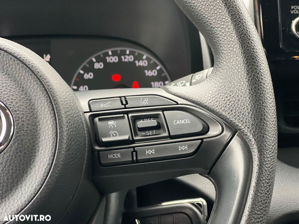 Toyota Yaris 1.0 L Eco - 13