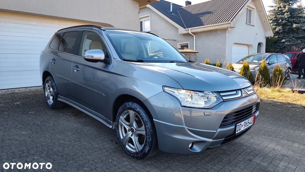 Mitsubishi Outlander 2.2 DI-D 4WD Automatik Diamant Edition+ - 25