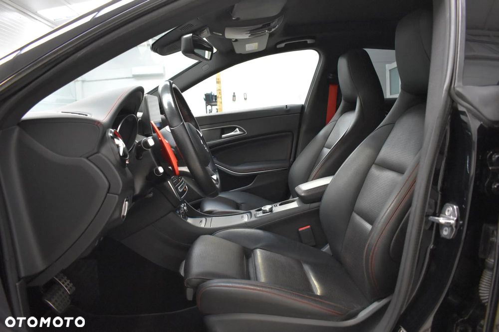 Mercedes-Benz CLA 250 4Matic 7G-DCT Sport - 24