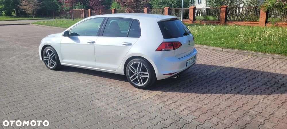 Volkswagen Golf - 6