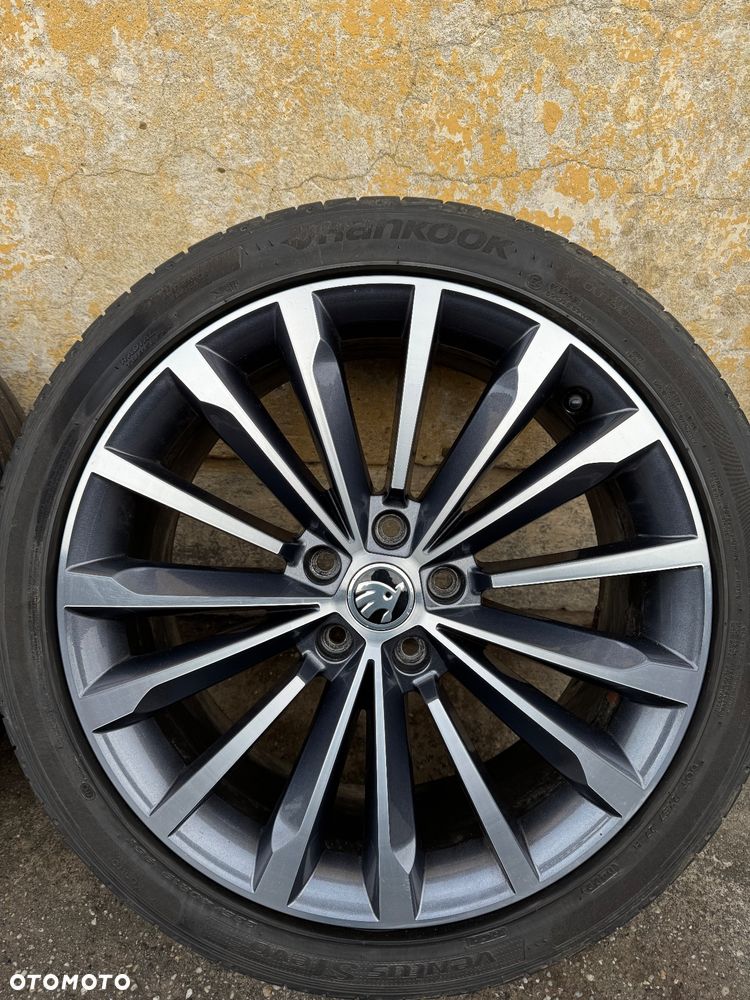 Kompletne opony Skoda Superb 3 Trinity 8x19 5x112 ET44 antracyt Hankook 235/40 R19 - 4