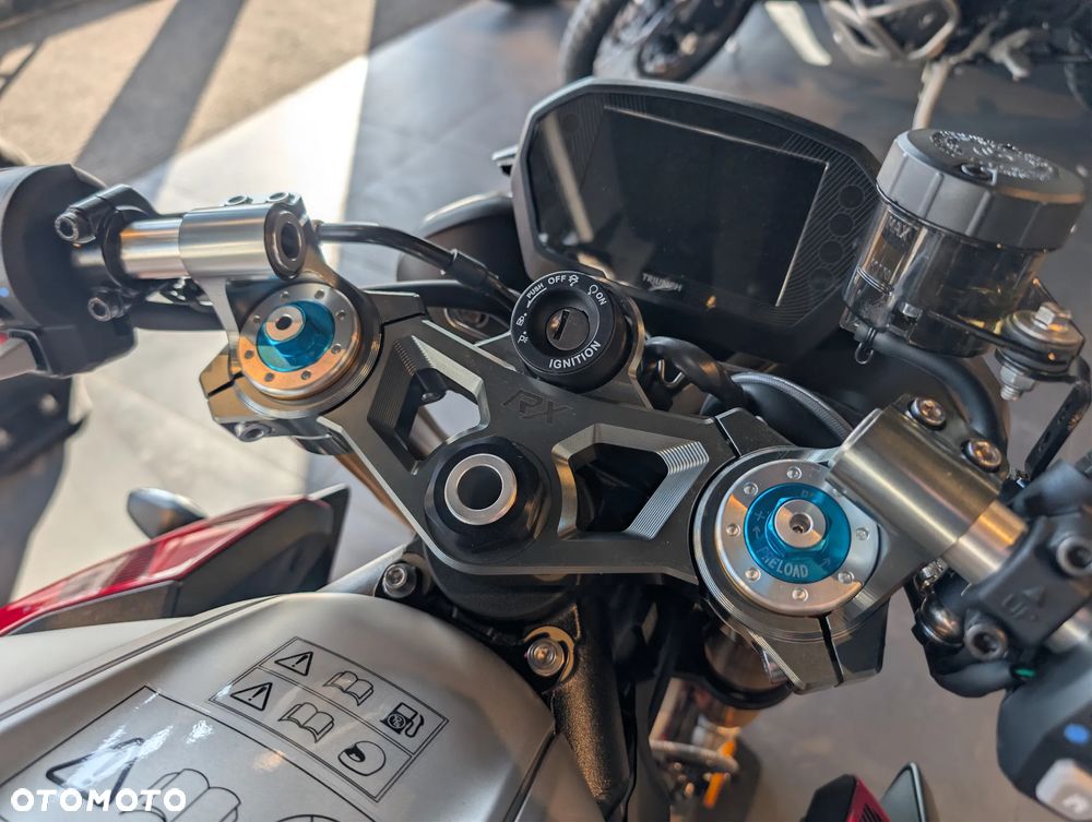 Triumph Street Triple - 9