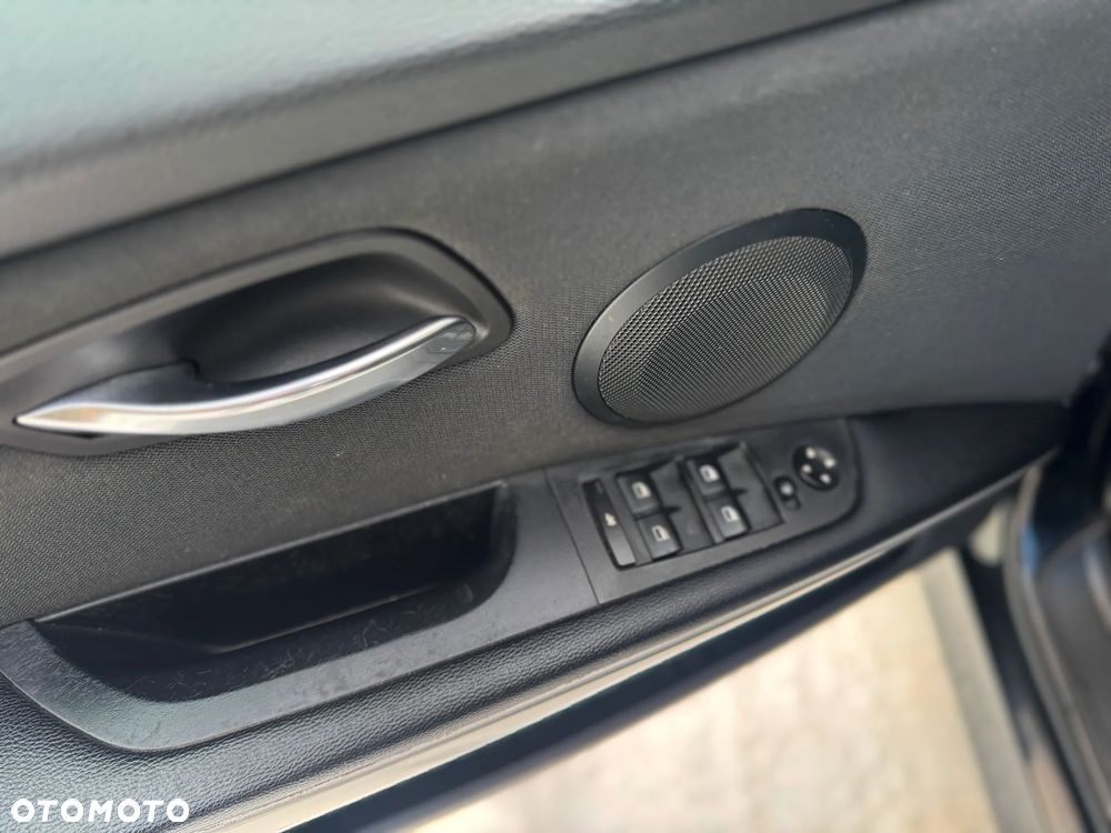 BMW Seria 3 318d DPF Edition Sport - 27
