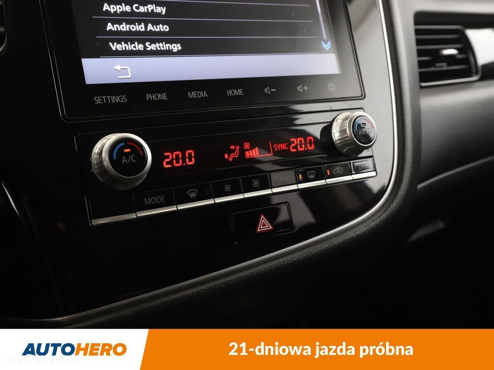 Mitsubishi Outlander - 24
