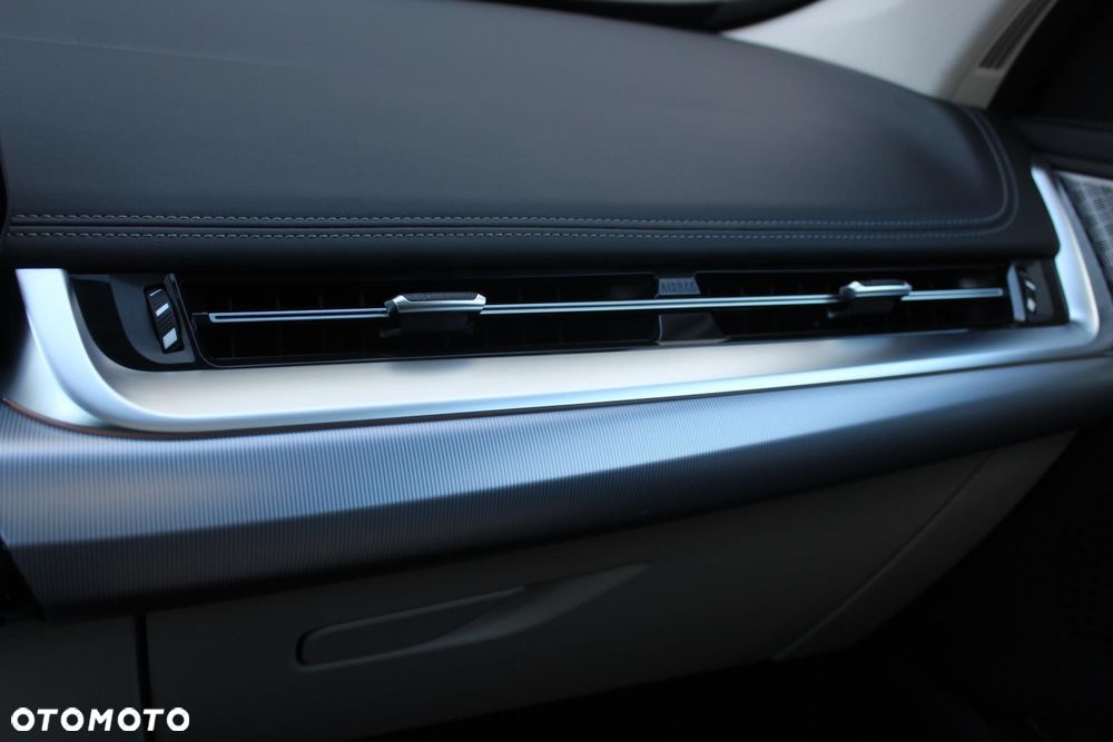 BMW iX1 - 16