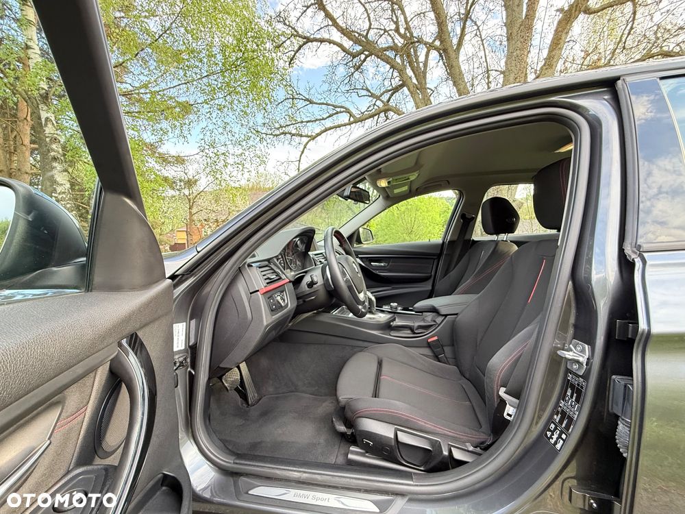 BMW Seria 3 328i xDrive Sport Line - 15