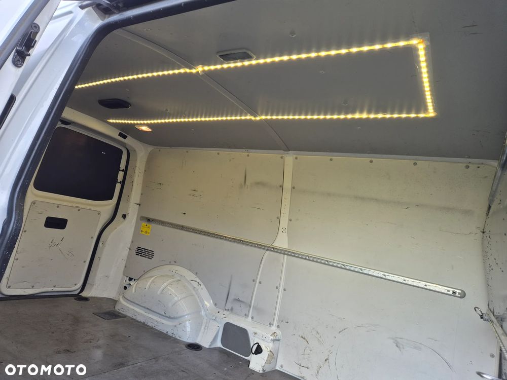 Volkswagen Transporter - 17