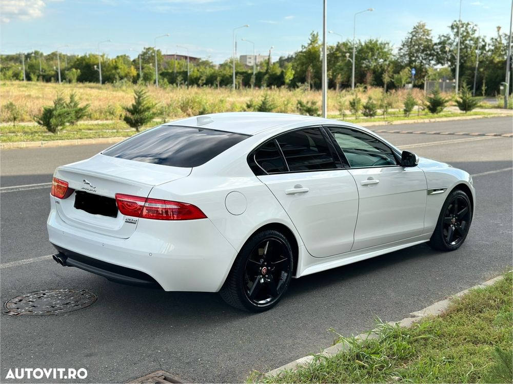 Jaguar XE 2.0 AWD R-Sport - 5