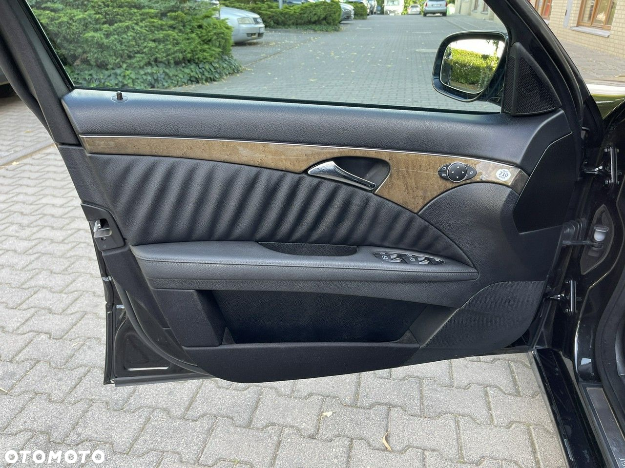 Mercedes-Benz Klasa E - 16