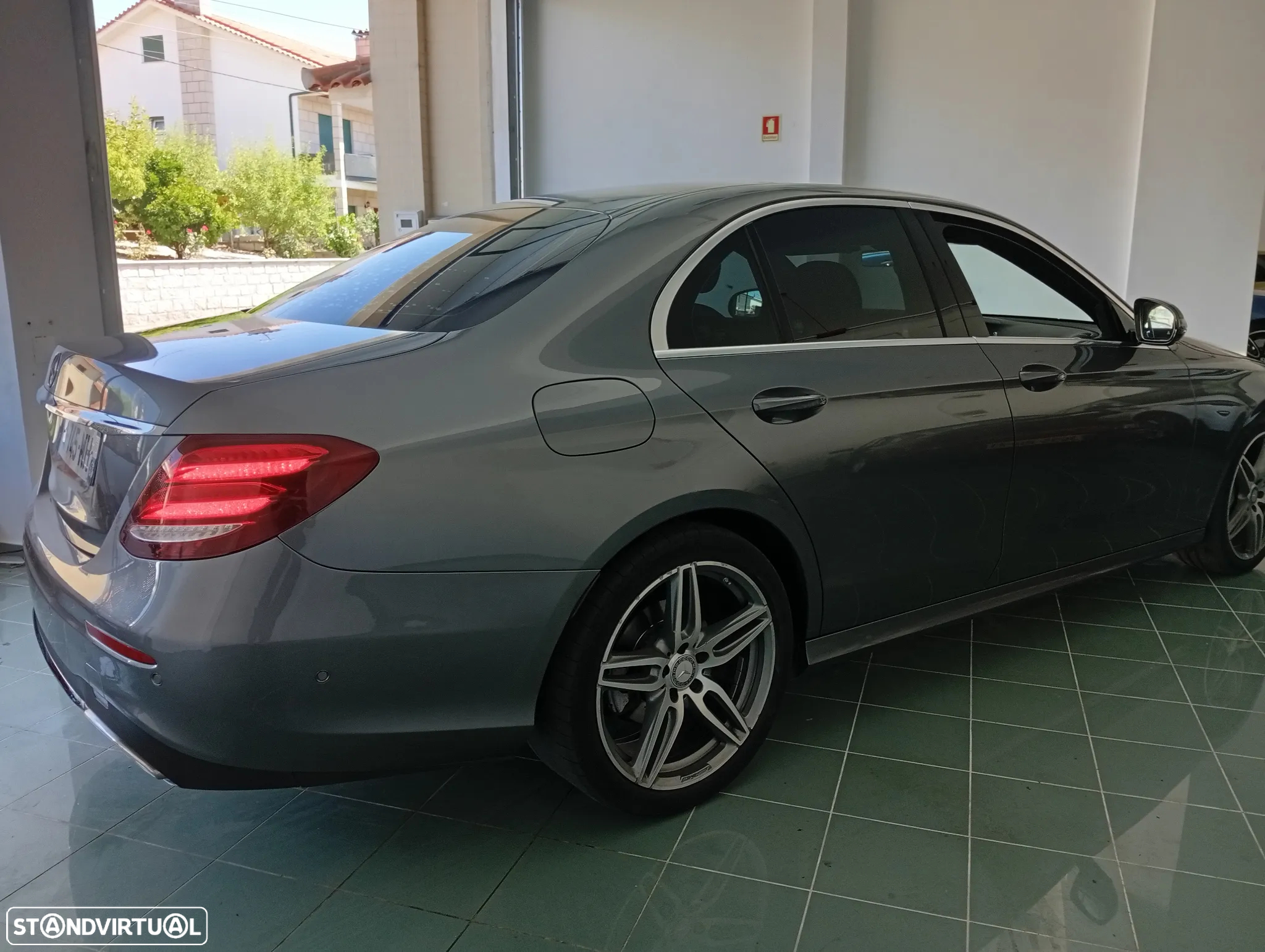 Mercedes-Benz E 220 d 4Matic 9G-TRONIC AMG Line - 5