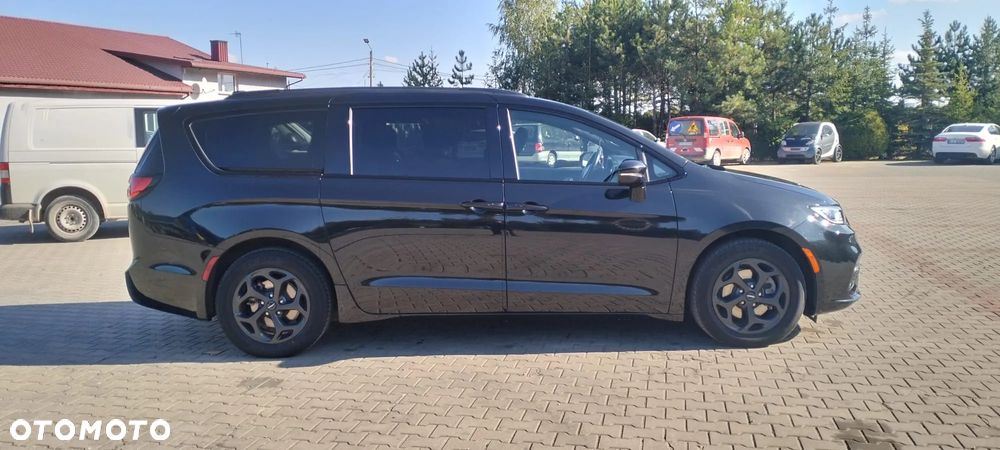 Chrysler Pacifica - 2