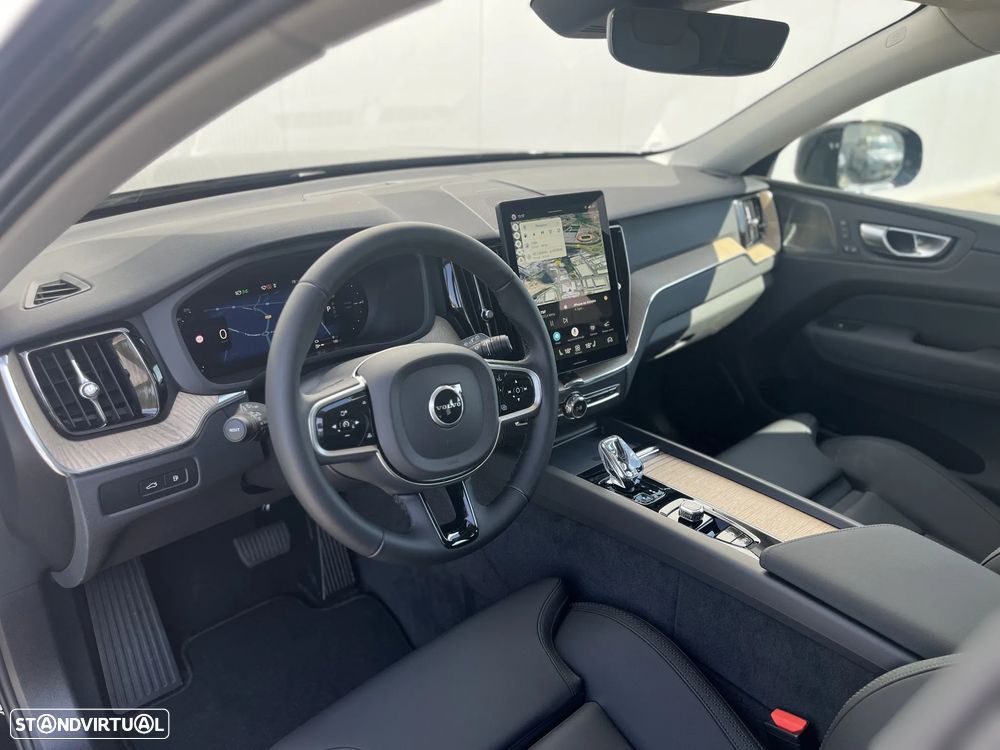 Volvo XC 60 2.0 T6 PHEV Plus Dark - 16