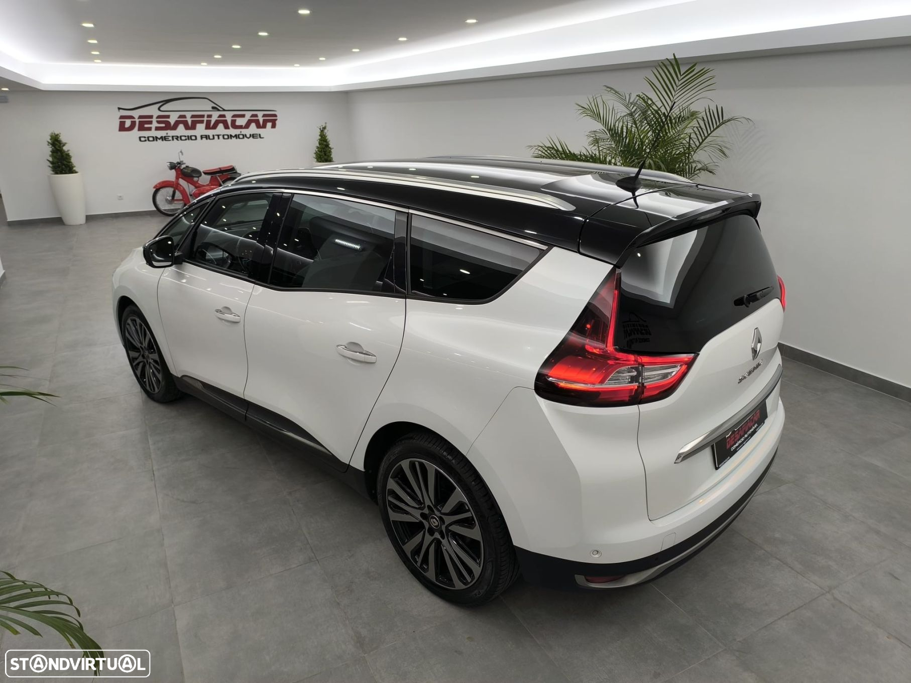 Renault Grand Scénic ENERGY dCi 160 EDC INITIALE PARIS - 9